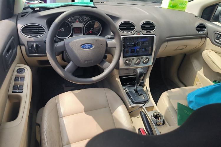 Used Ford Focus 2011 Sedan 1.8L Automatic Fashion Edition Center Console
