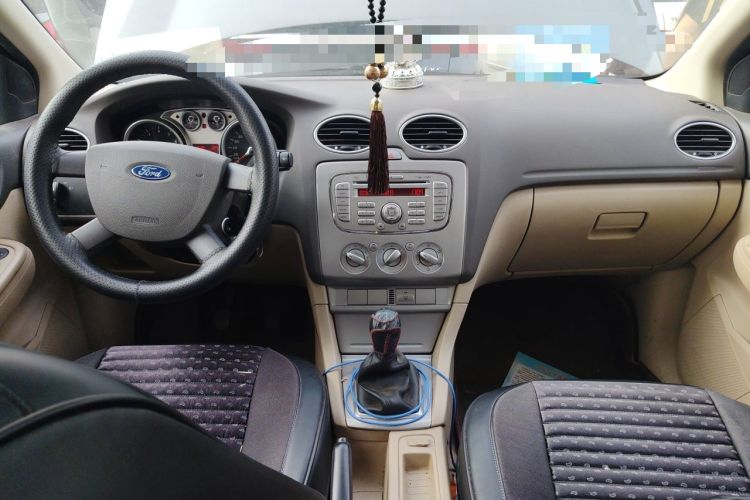 Used Ford Focus 2011 Sedan 1.8L Manual Comfort Model Center Console
