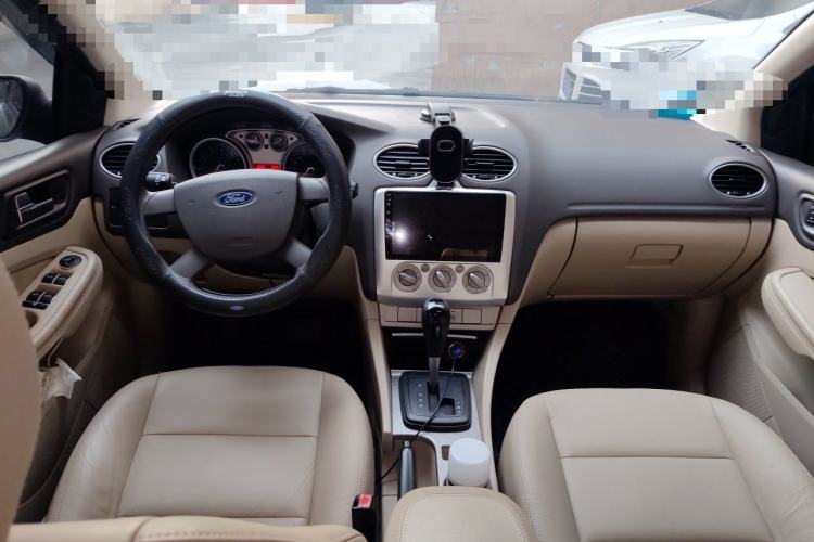 Used Ford Focus 2011 Sedan 1.8L Automatic Fashion Edition Center Console