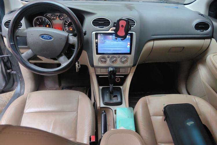 Used Ford Focus 2011 Sedan 1.8L Automatic Fashion Edition Center Console