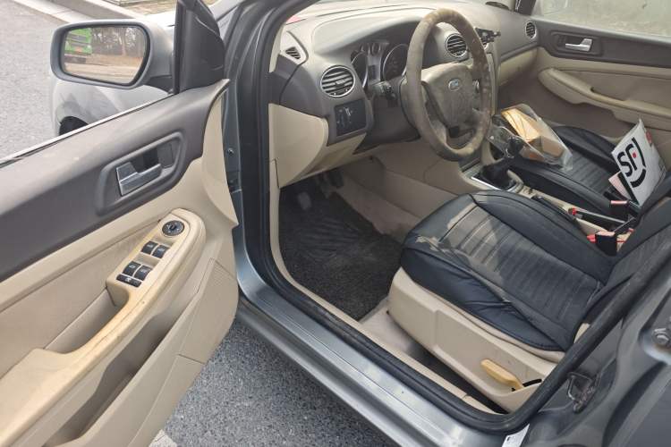 Used Ford Focus 2011 Sedan 1.8L Manual Classic Model Driver Seat