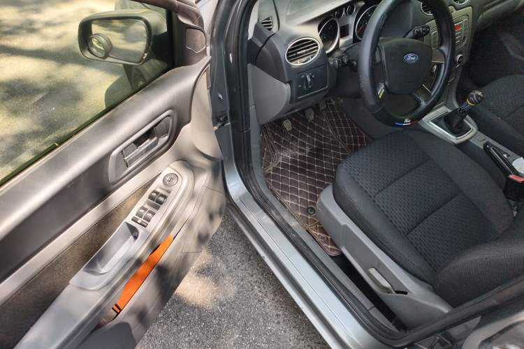 Used Ford Focus 2011 Hatchback 1.8L Manual Classic Model Driver Seat