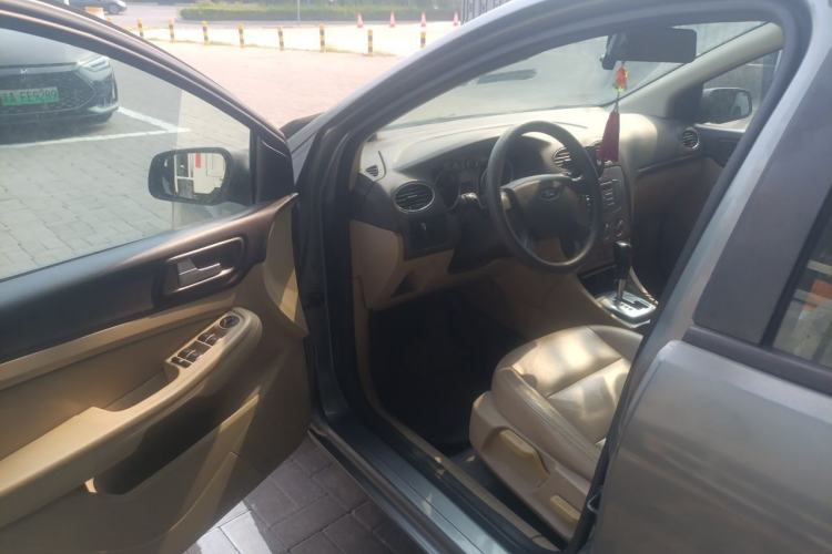 Used Ford Focus 2011 Sedan 1.8L Automatic Fashion Edition Driver Seat