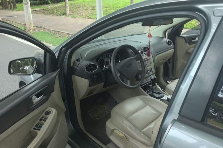 Used Ford Focus 2011 Sedan 1.8L Automatic Fashion Edition Driver Seat