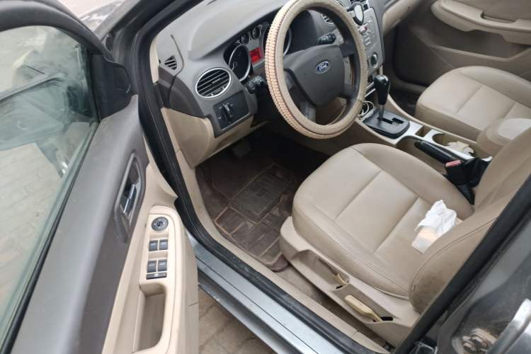 Used Ford Focus 2011 Sedan 1.8L Automatic Fashion Edition Driver Seat