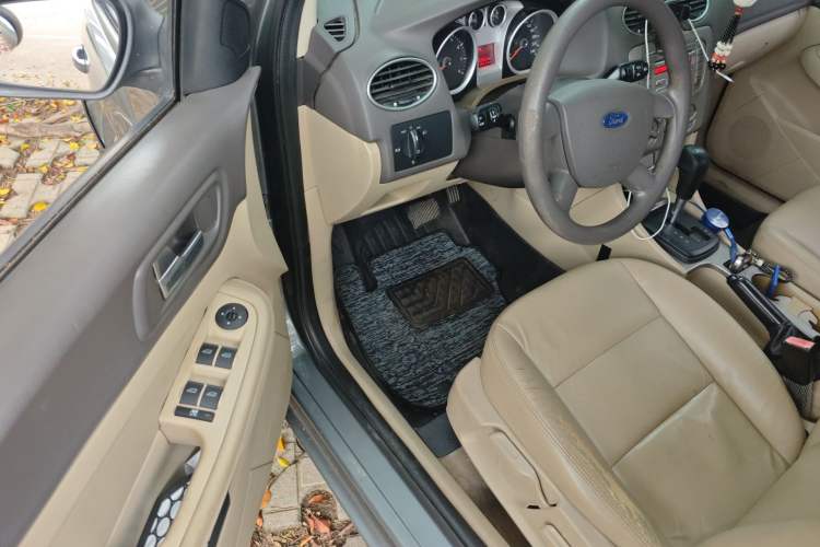Used Ford Focus 2011 Sedan 1.8L Automatic Fashion Edition Driver Seat