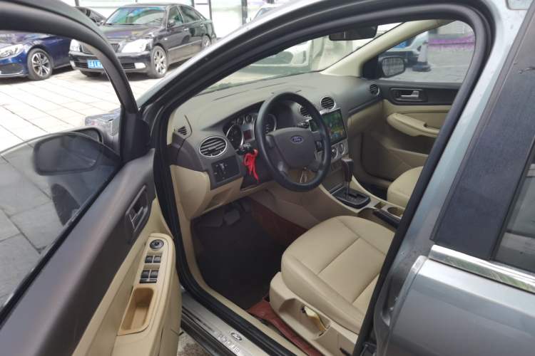 Used Ford Focus 2011 Sedan 1.8L Automatic Fashion Edition Driver Seat