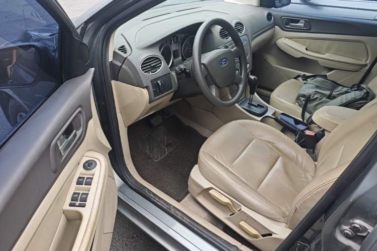 Used Ford Focus 2011 Sedan 1.8L Automatic Fashion Edition Driver Seat