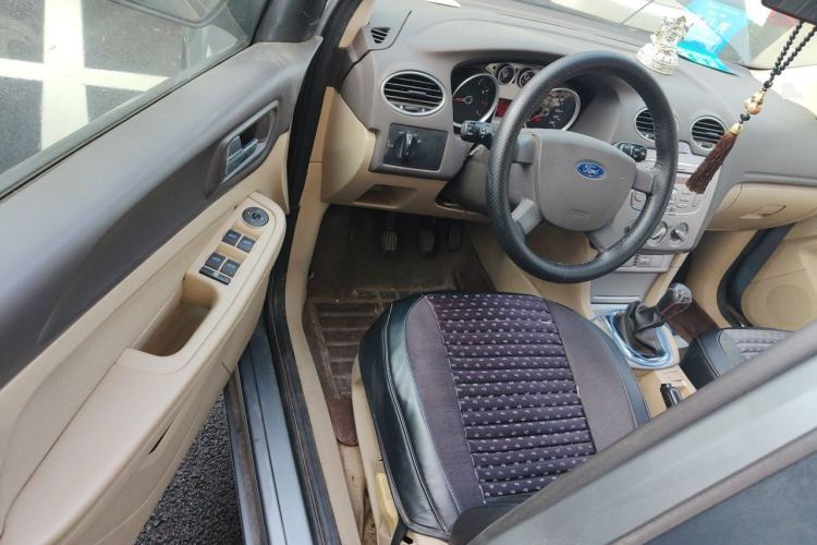 Used Ford Focus 2011 Sedan 1.8L Manual Comfort Model Driver Seat