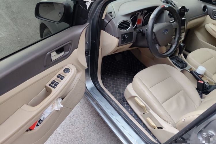 Used Ford Focus 2011 Sedan 1.8L Automatic Fashion Edition Driver Seat