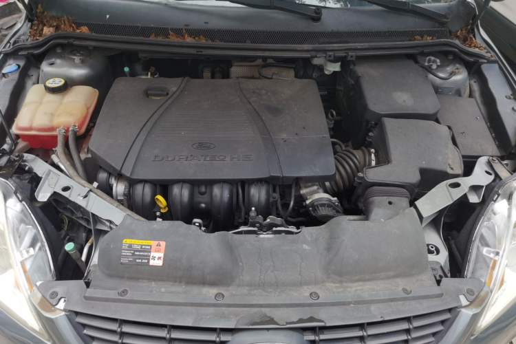 Used Ford Focus 2011 Sedan 1.8L Automatic Fashion Edition Engine Bay