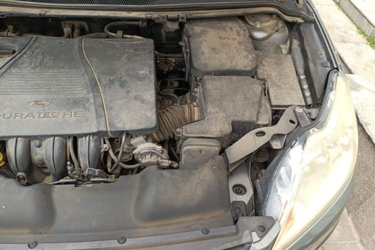 Used Ford Focus 2011 Sedan 1.8L Manual Comfort Model Engine Bay Left