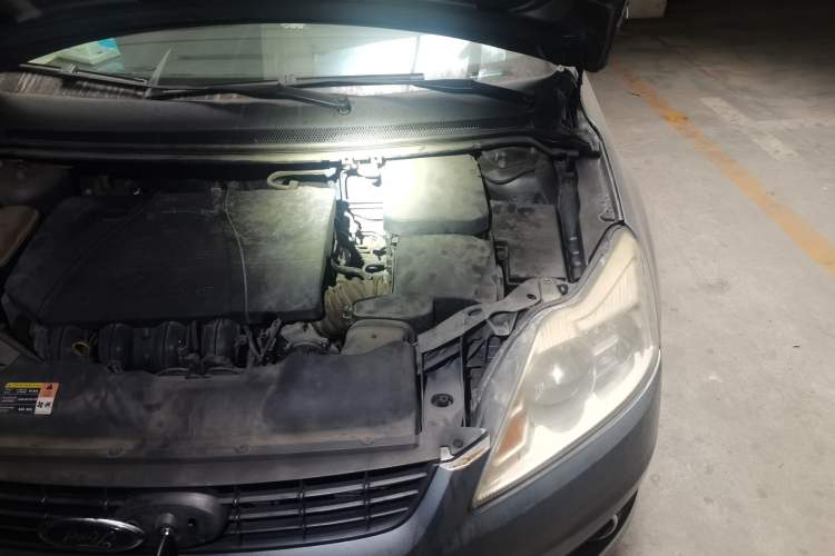 Used Ford Focus 2011 Sedan 1.8L Manual Classic Model Engine Bay Left