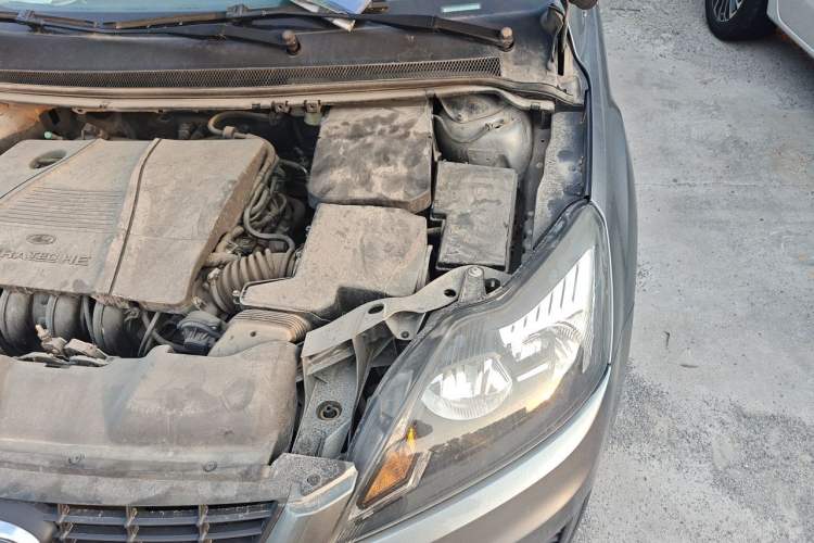 Used Ford Focus 2011 Hatchback 1.8L Manual Classic Model Engine Bay Left