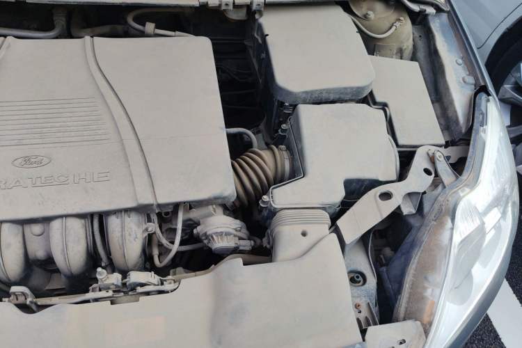 Used Ford Focus 2011 Sedan 1.8L Manual Comfort Model Engine Bay Left