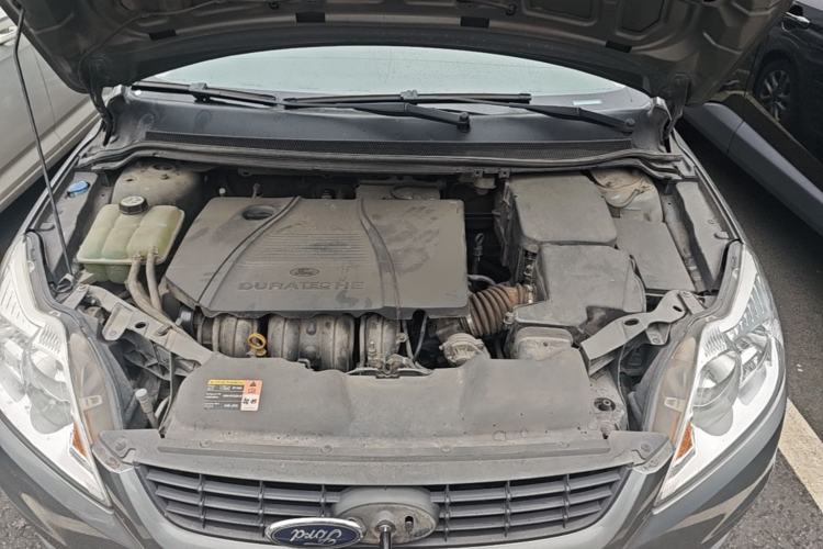 Used Ford Focus 2011 Sedan 1.8L Automatic Fashion Edition Engine Bay
