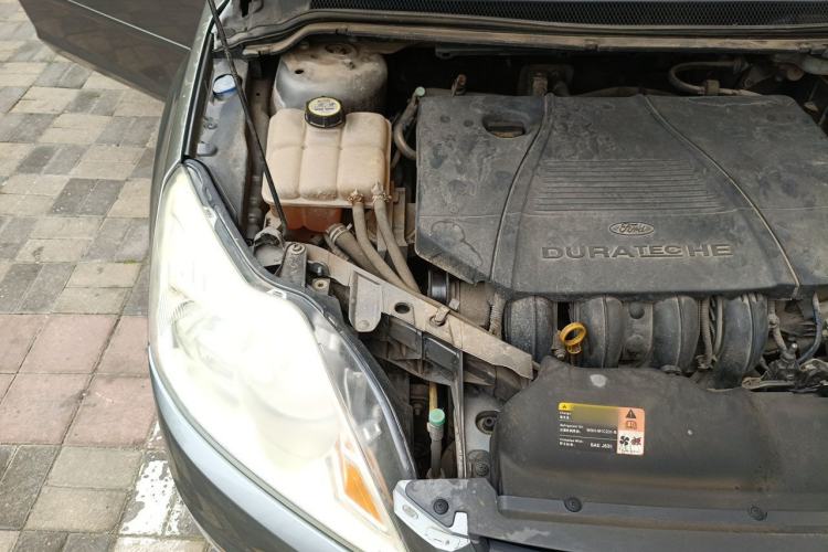 Used Ford Focus 2011 Sedan 1.8L Manual Comfort Model Engine Bay Right