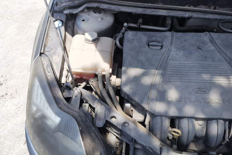 Used Ford Focus 2011 Hatchback 1.8L Automatic Fashion Edition Engine Bay Right