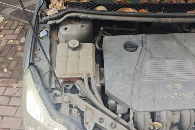Used Ford Focus 2011 Sedan 1.8L Automatic Fashion Edition Engine Bay Right