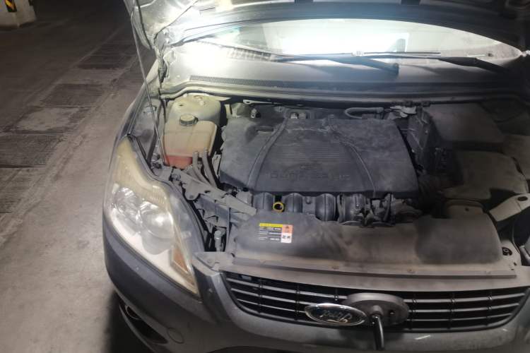 Used Ford Focus 2011 Sedan 1.8L Manual Classic Model Engine Bay Right