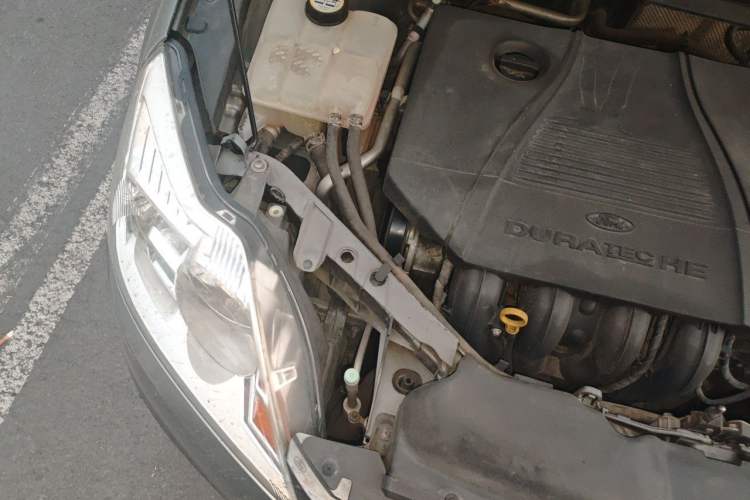 Used Ford Focus 2011 Sedan 1.8L Automatic Luxury Model Engine Bay Right