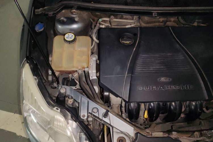 Used Ford Focus 2011 Sedan 1.8L Manual Comfort Model Engine Bay Right