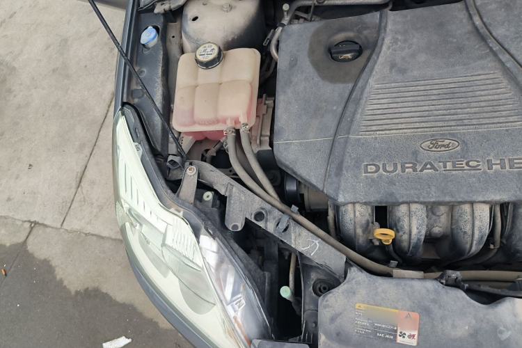 Used Ford Focus 2011 Sedan 1.8L Automatic Fashion Edition Engine Bay Right