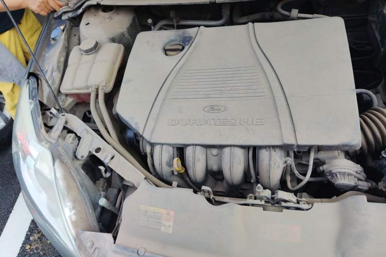 Used Ford Focus 2011 Sedan 1.8L Manual Comfort Model Engine Bay Right