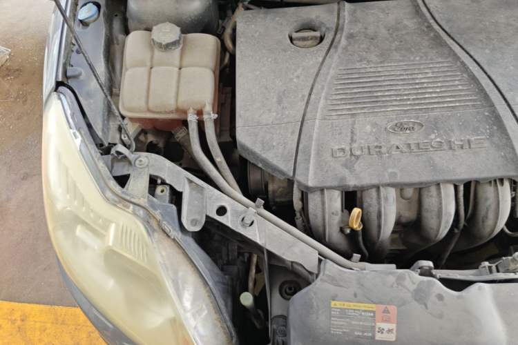 Used Ford Focus 2011 Sedan 1.8L Automatic Fashion Edition Engine Bay Right
