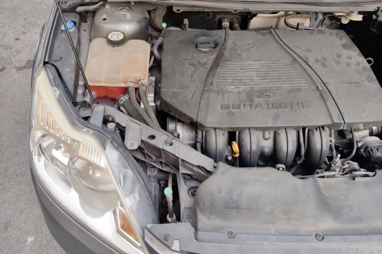 Used Ford Focus 2011 Sedan 1.8L Automatic Fashion Edition Engine Bay Right