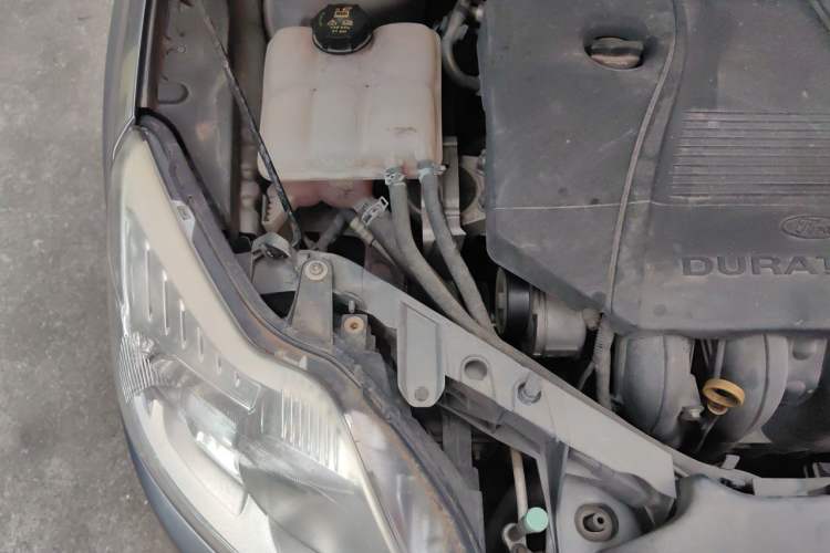 Used Ford Focus 2011 Sedan 1.8L Automatic Fashion Edition Engine Bay Right