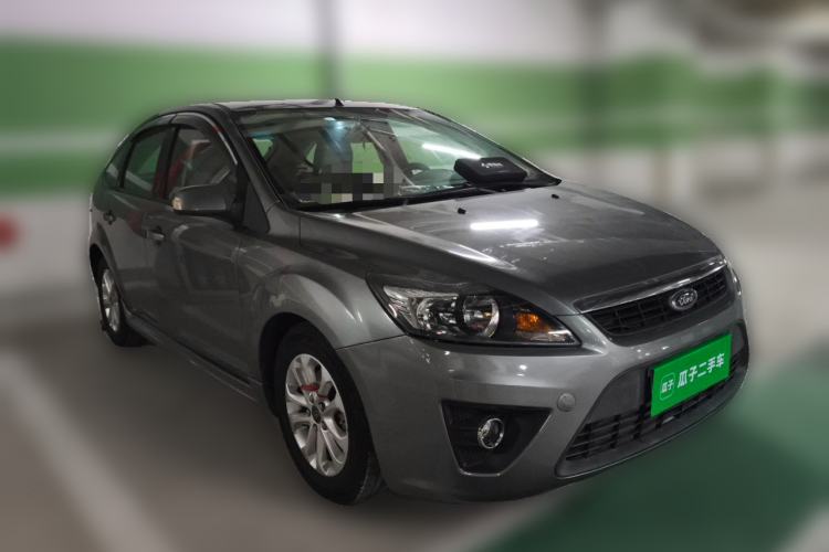 Used Ford Focus 2011 Hatchback 1.8L Automatic Fashion Edition Front Right 45 Deg