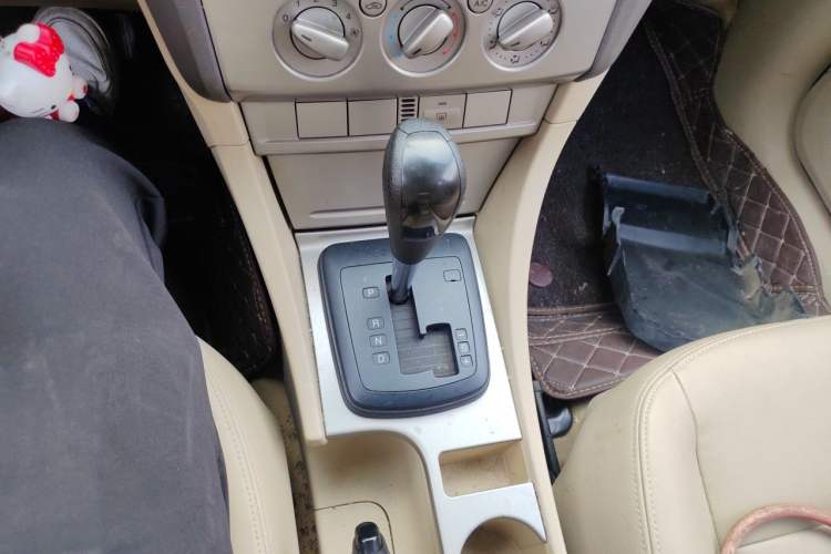Used Ford Focus 2011 Sedan 1.8L Automatic Fashion Edition Gear Lever