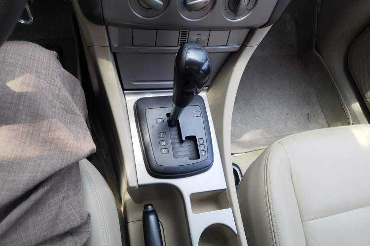 Used Ford Focus 2011 Hatchback 1.8L Automatic Fashion Edition Gear Lever