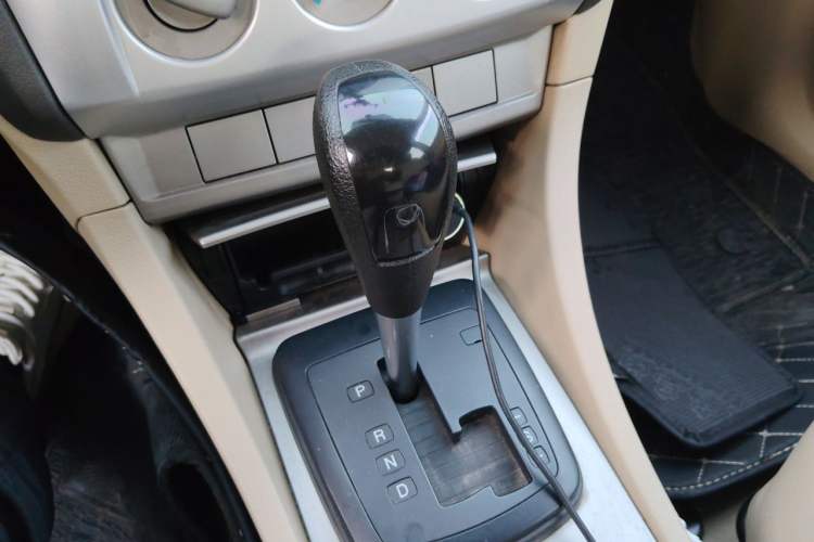Used Ford Focus 2011 Hatchback 1.8L Automatic Fashion Edition Gear Lever