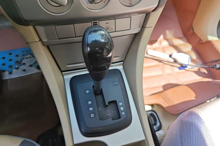 Used Ford Focus 2011 Sedan 1.8L Automatic Fashion Edition Gear Lever