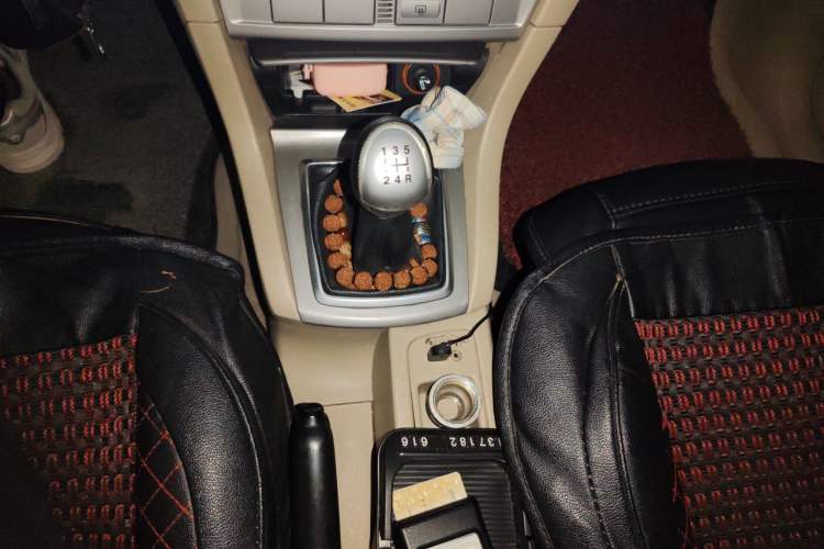 Used Ford Focus 2011 Sedan 1.8L Manual Comfort Model Gear Lever