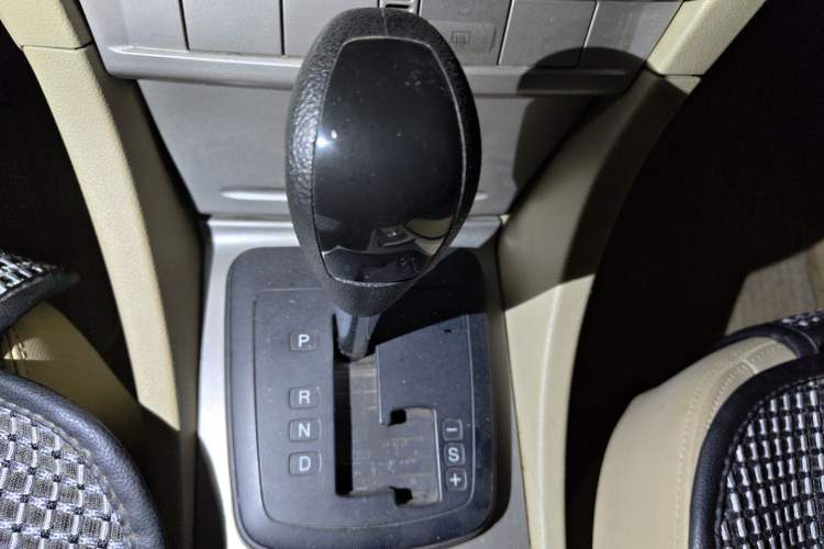 Used Ford Focus 2011 Sedan 1.8L Automatic Fashion Edition Gear Lever