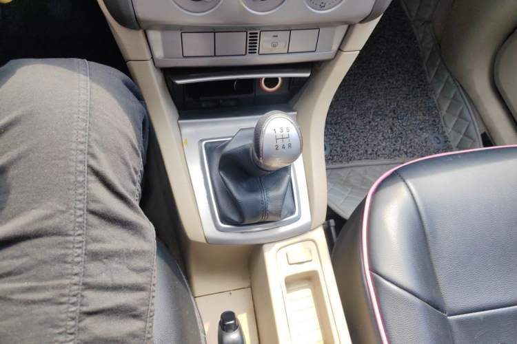 Used Ford Focus 2011 Sedan 1.8L Manual Comfort Model Gear Lever