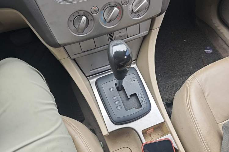 Used Ford Focus 2011 Sedan 1.8L Automatic Fashion Edition Gear Lever