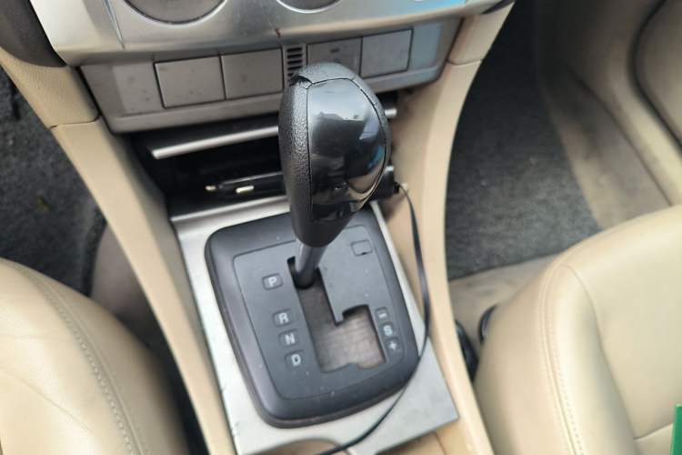 Used Ford Focus 2011 Sedan 1.8L Automatic Fashion Edition Gear Lever