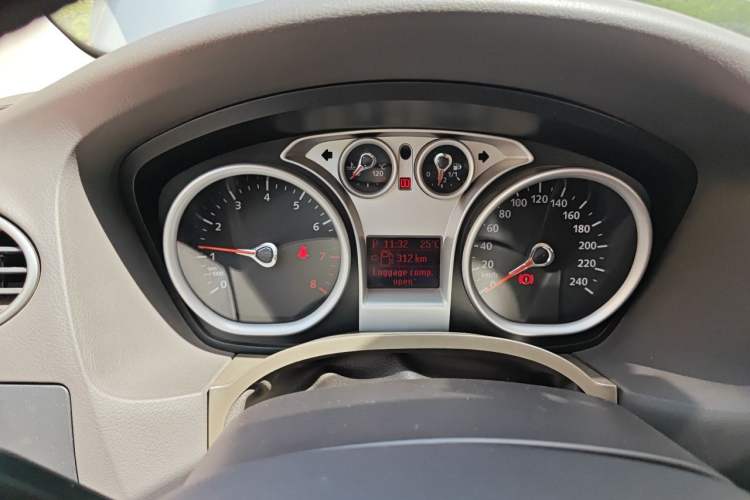 Used Ford Focus 2011 Sedan 1.8L Automatic Fashion Edition Instrument Cluster