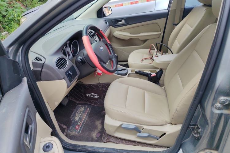 Used Ford Focus 2011 Sedan 1.8L Automatic Fashion Edition Left Front Seat