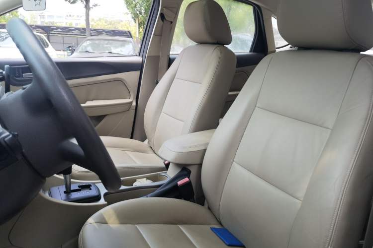 Used Ford Focus 2011 Hatchback 1.8L Automatic Fashion Edition Left Front Seat