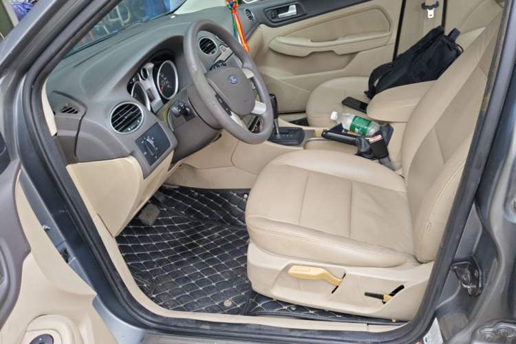 Used Ford Focus 2011 Sedan 1.8L Automatic Fashion Edition Left Front Seat