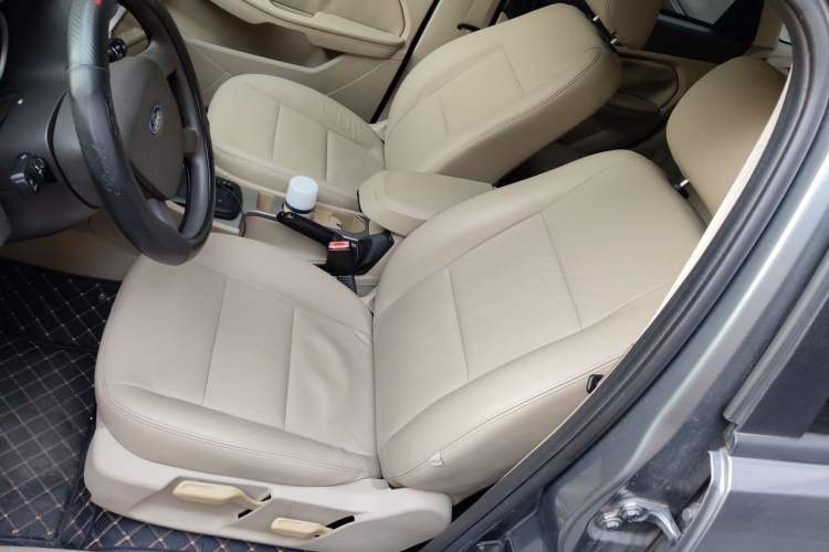 Used Ford Focus 2011 Sedan 1.8L Automatic Fashion Edition Left Front Seat
