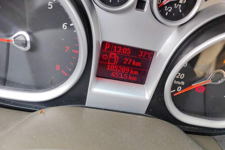 Used Ford Focus 2011 Sedan 1.8L Automatic Fashion Edition Odometer Close Up