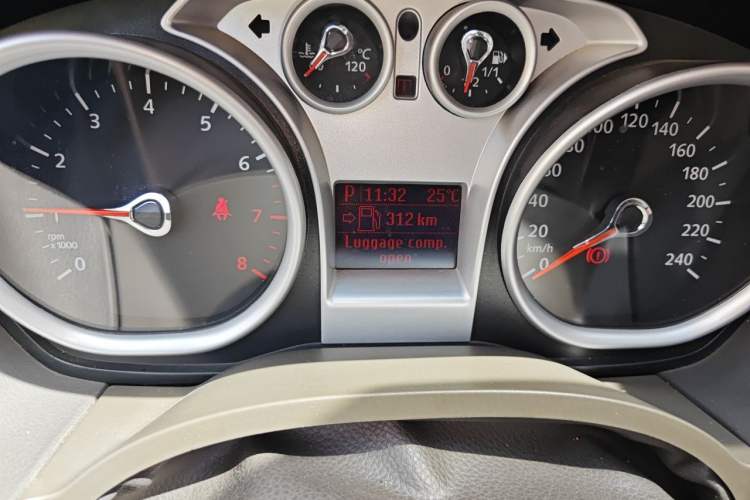 Used Ford Focus 2011 Sedan 1.8L Automatic Fashion Edition Odometer Close Up