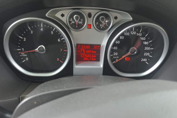 Used Ford Focus 2011 Sedan 1.8L Automatic Fashion Edition Odometer Close Up
