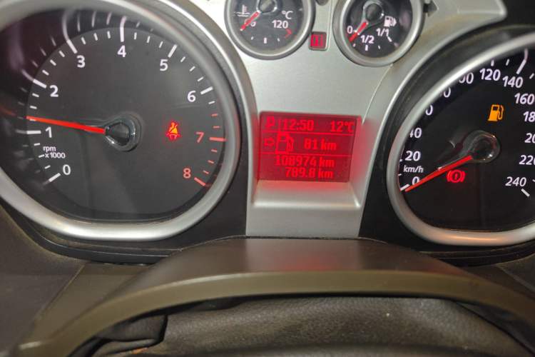 Used Ford Focus 2011 Sedan 1.8L Automatic Fashion Edition Odometer Close Up